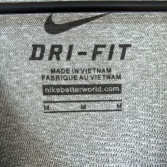 Nike Iowa Hawkeyes Heather Gray Dri-Fit T-shirt size medium - Picture 6 of 8